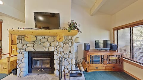 Cozy One Bedroom Condo with Loft! Apartment in Mammoth Lakes