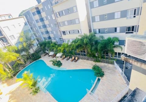 Property building, Garden, Swimming pool, Swimming pool, sunbed