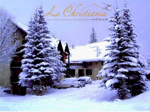 Property building, Natural landscape, Winter, Family, Family, Family, Parking