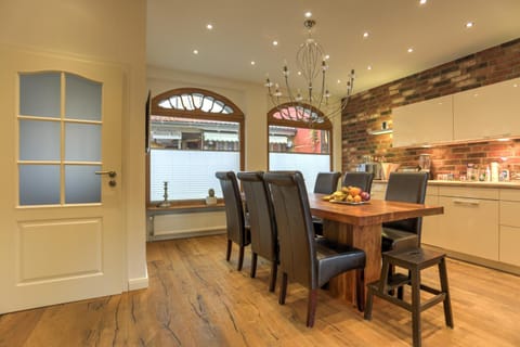 Kitchen or kitchenette, Dining area, dishwasher