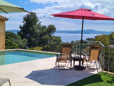 View (from property/room), Pool view, Sea view, Swimming pool, Swimming pool, sunbed