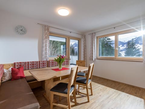 Dining area, kitchen