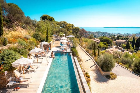 Day, Natural landscape, Pool view, Sea view, Swimming pool, sunbed