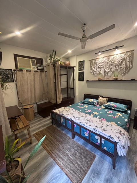 Living room, Photo of the whole room, fireplace, towels, air conditioner