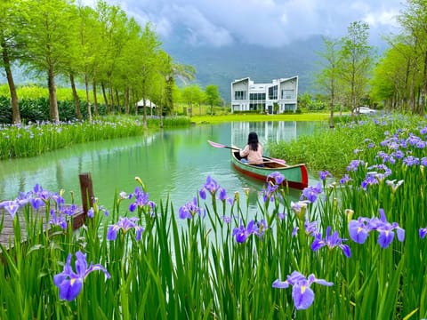 Property building, Natural landscape, Activities, View (from property/room), Canoeing, Canoeing, Lake view, Landmark view, Entertainment