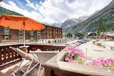 Balcony/Terrace, Landmark view, Mountain view