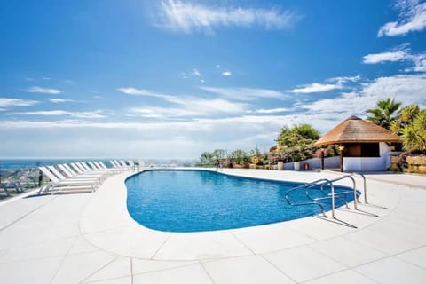 Natural landscape, Sea view, Swimming pool, Swimming pool, sunbed