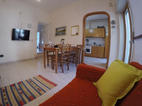 TV and multimedia, Kitchen or kitchenette, Living room, Photo of the whole room, Seating area, Dining area