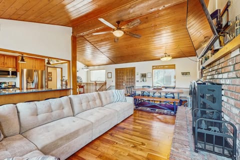 Lake View Magic House in Crestline