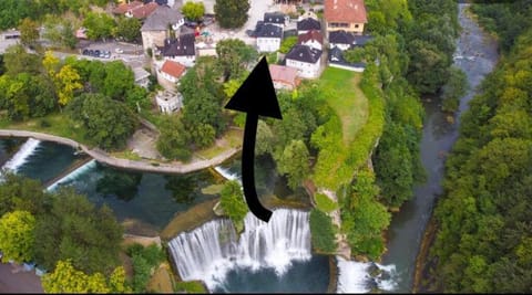 Natural landscape, Bird's eye view, City view, River view, River view, Location