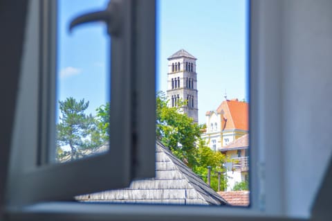 Neighbourhood, View (from property/room), View (from property/room), City view, City view, Street view, Street view