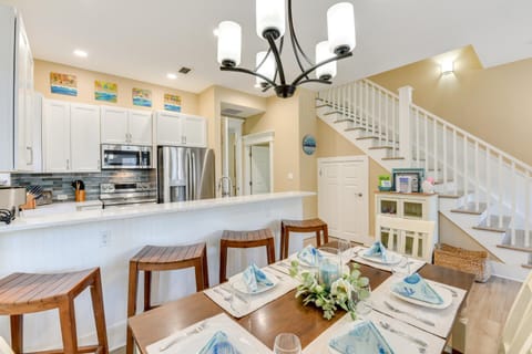 Bright and Modern Townhome Steps to Miramar Beach! House in Miramar Beach
