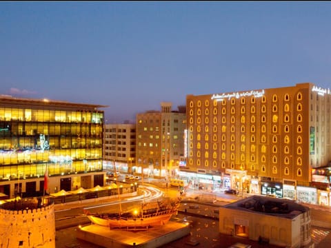 Nearby landmark, Facade/entrance, Off site, Day, Night, Neighbourhood, View (from property/room), Decorative detail, On site, City view, Landmark view, Street view, Shopping Area, Sunrise