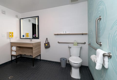 Toilet, Bathroom, towels