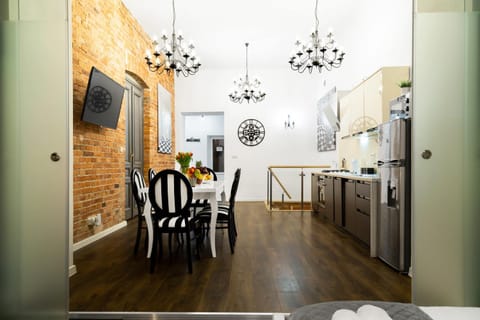 Kitchen or kitchenette, Dining area, dishwasher, oven, stove
