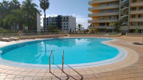 Property building, Day, Decorative detail, Pool view, Swimming pool, sunbed