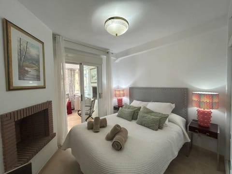 Holidays & Homes, Calahonda Royale Lirio, 300 m playa Apartment in Sitio de Calahonda