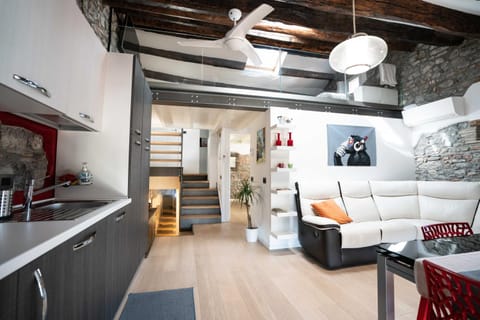 Day, Living room, Seating area