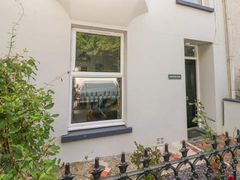 Hawthorn House House in Wales