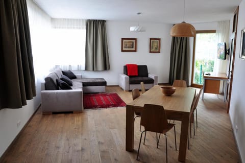 Living room, Photo of the whole room