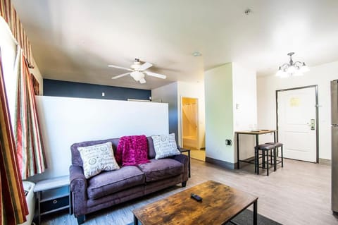 Vistas 216- Renovated central Sierra Vista long term discounts Apartment in Sierra Vista