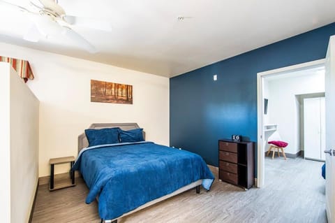Vistas 216- Renovated central Sierra Vista long term discounts Apartment in Sierra Vista