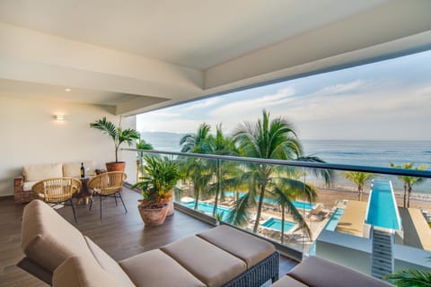 Natural landscape, Balcony/Terrace, Seating area, Sea view