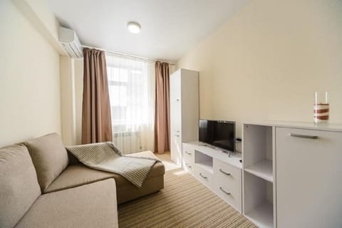 Communal lounge/ TV room, TV and multimedia, Living room, Seating area