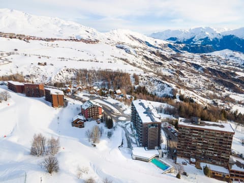 Property building, Natural landscape, Bird's eye view, Winter