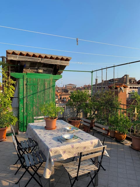 Nearby landmark, Neighbourhood, Natural landscape, City view, Landmark view, Quiet street view, Inner courtyard view
