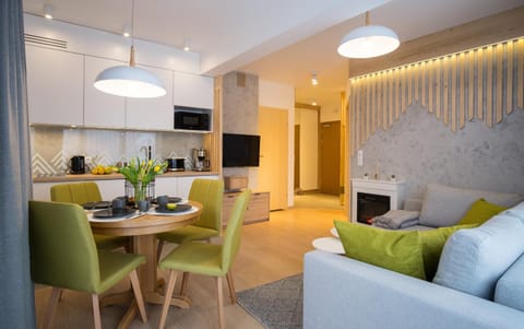 Day, Summer, TV and multimedia, Kitchen or kitchenette, Living room, Food and drinks, Other, Photo of the whole room, Decorative detail, Seating area, Dining area, On site, Area and facilities