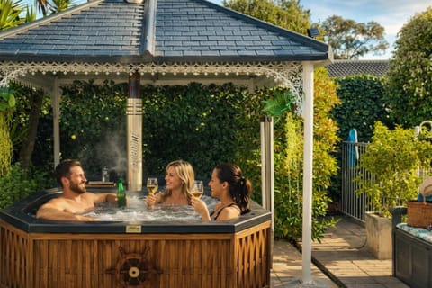 Garden, Hot Tub