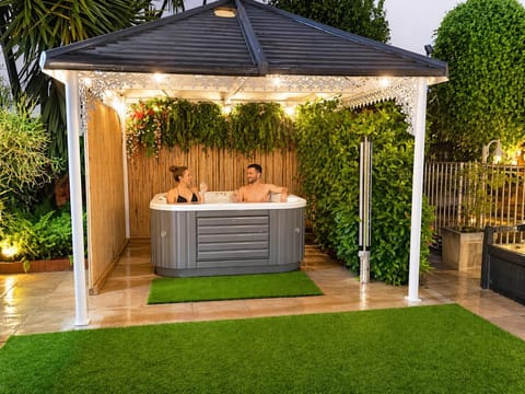Hot Tub, Hot Tub