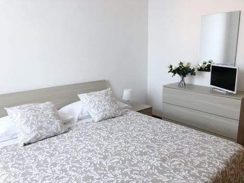 ROSE E TULIPANI 2 - VICINO OSPEDALE NEGRAR Apartment in Negrar di Valpolicella