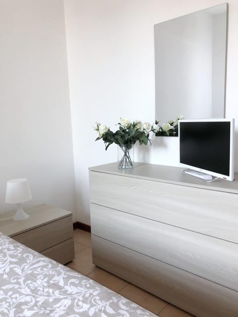 ROSE E TULIPANI 2 - VICINO OSPEDALE NEGRAR Apartment in Negrar di Valpolicella