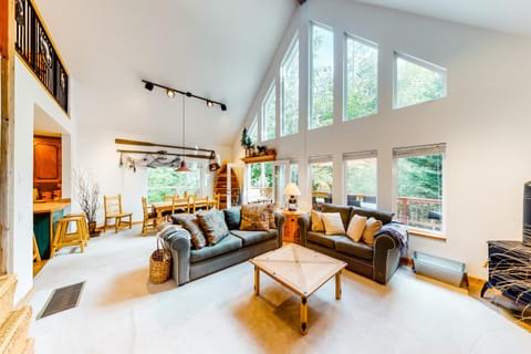 Alpine Home House in Lake Cushman