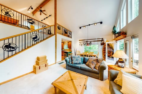 Alpine Home House in Lake Cushman