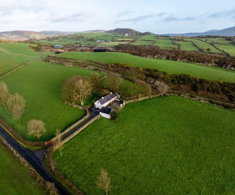 Secluded Traditional Cottage & Hot Tub - Tosses Cottage Apartment in Louth, Co. Louth, Ireland