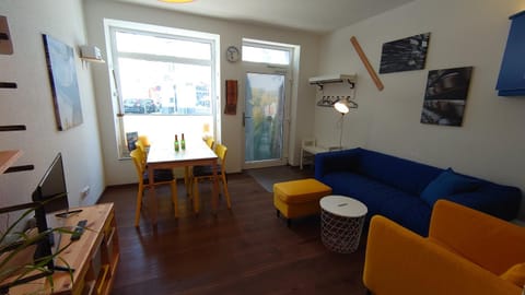 TV and multimedia, Living room, Dining area
