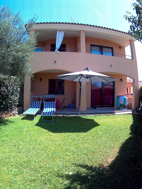 4CASADELFARO Primo Piano 600mt dalla spiaggia House in Pittulongu