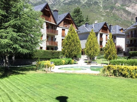 Property building, Garden, Mountain view, Swimming pool