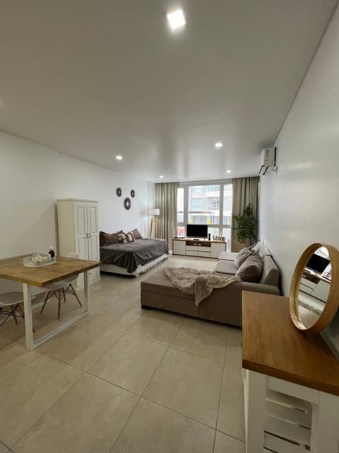 Bed, Kitchen or kitchenette, Living room, Photo of the whole room, air conditioner