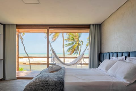Photo of the whole room, Sea view