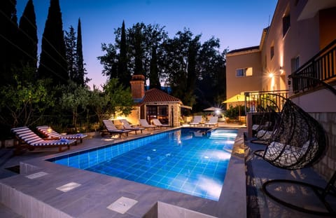 Swimming pool, Swimming pool