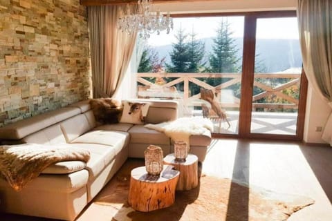 Day, Natural landscape, Living room, Seating area, Mountain view