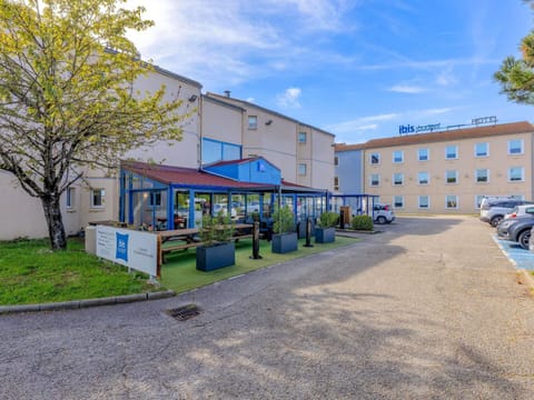 Property building, Day, Parking