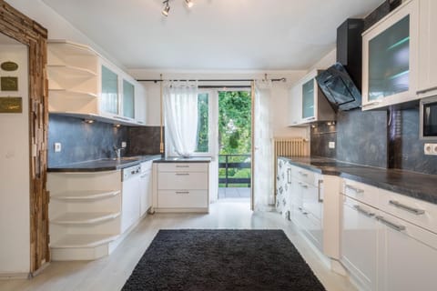 Kitchen or kitchenette, Living room