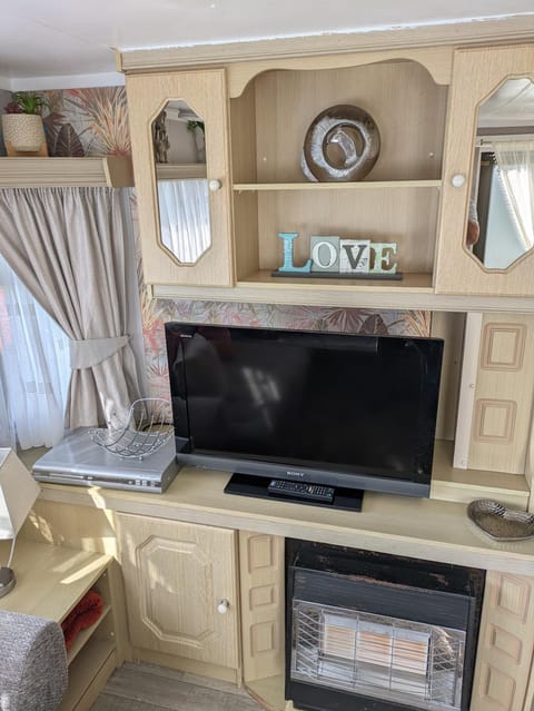 L&g caravan hire 4 BERTH CORAL BEACH GEN FAMILYS ONLY AND LEAD PERSON MUST BE OVER 30 House in Ingoldmells