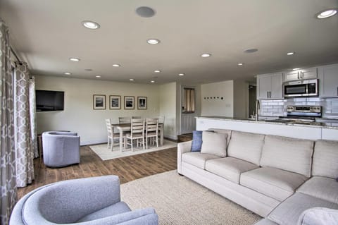 Walk to Boat Ramp! Lakefront Home with Deck in Afton House in Cleora