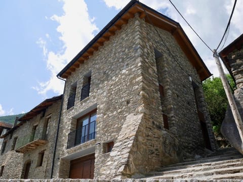 Property building, Facade/entrance, Day